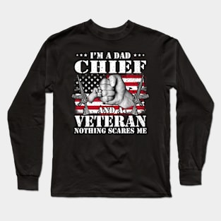 Vintage American Flag I'm A Dad Chief And A Veteran Nothing Scares Me Happy Fathers Day Veterans Day Long Sleeve T-Shirt